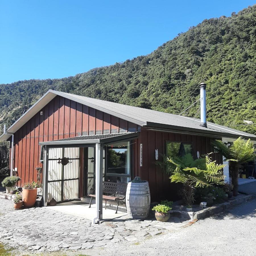 Koru Beachfront Holiday Cabins & Hot Tub Barrytown Εξωτερικό φωτογραφία