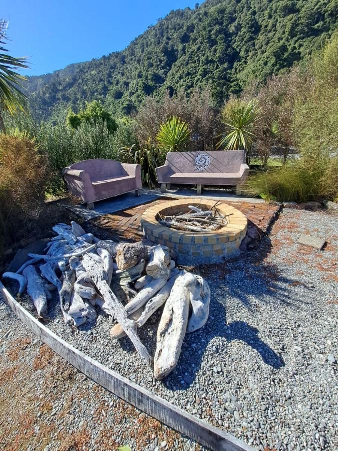 Koru Beachfront Holiday Cabins & Hot Tub Barrytown Εξωτερικό φωτογραφία