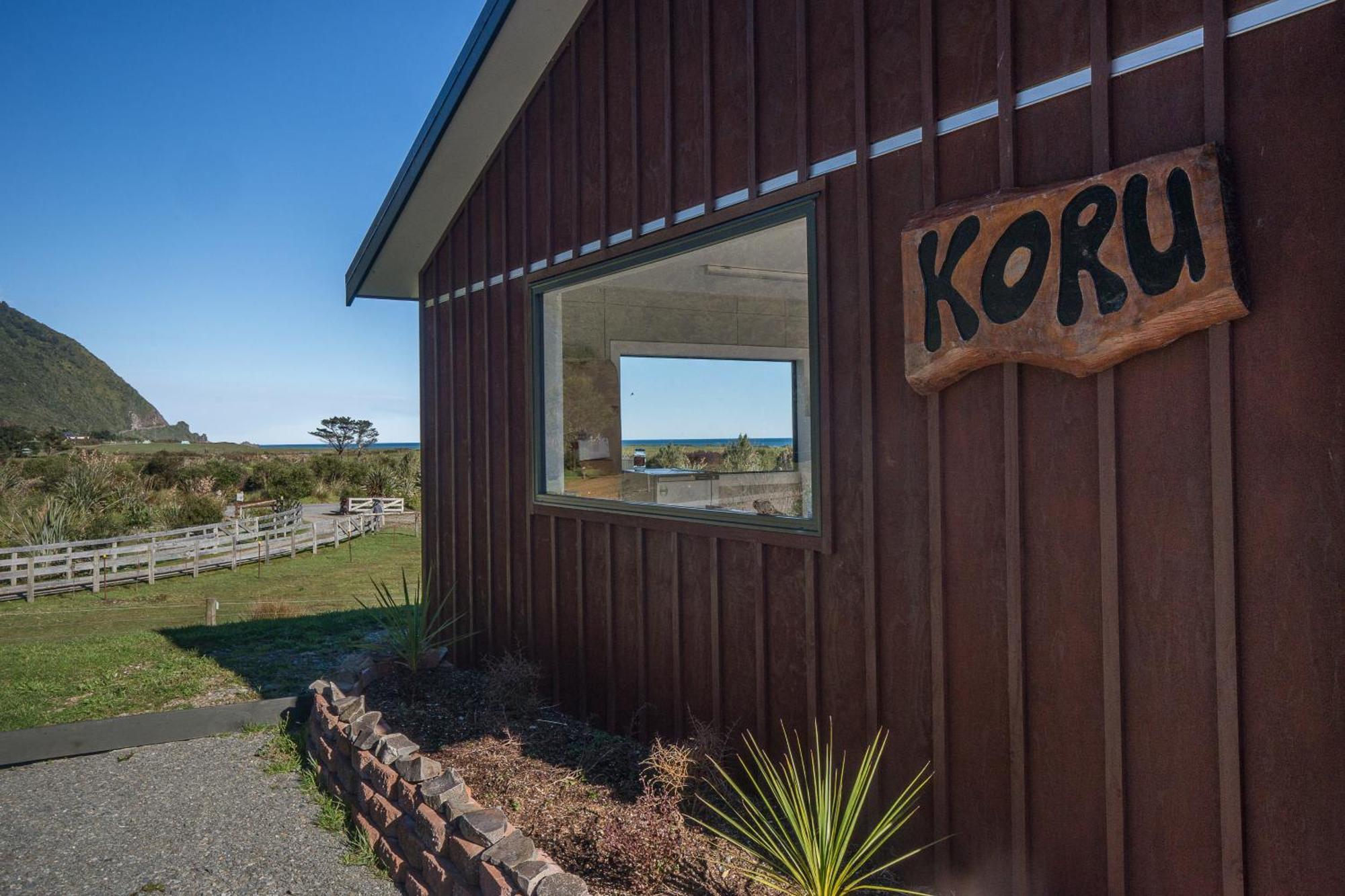 Koru Beachfront Holiday Cabins & Hot Tub Barrytown Εξωτερικό φωτογραφία