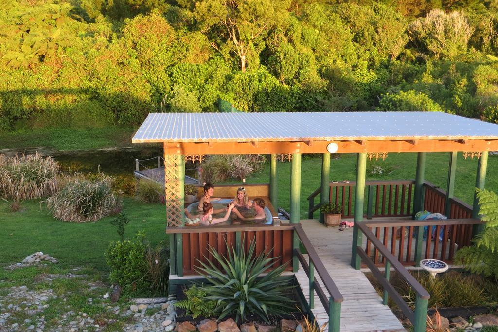 Koru Beachfront Holiday Cabins & Hot Tub Barrytown Εξωτερικό φωτογραφία