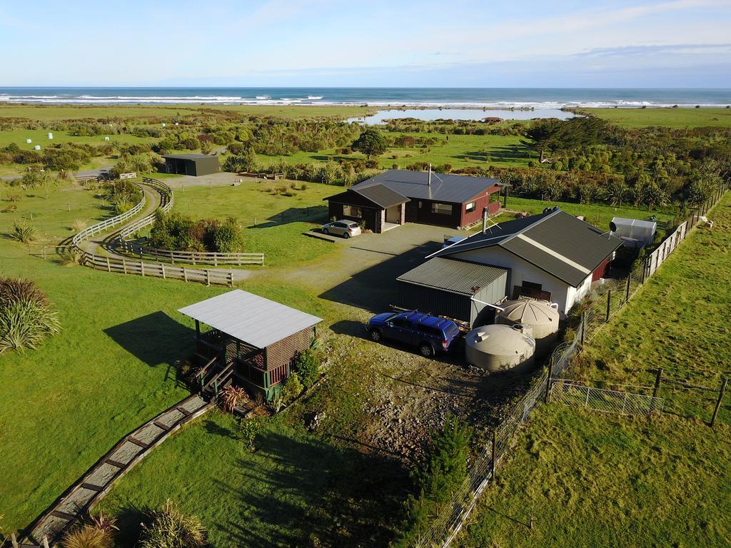 Koru Beachfront Holiday Cabins & Hot Tub Barrytown Εξωτερικό φωτογραφία
