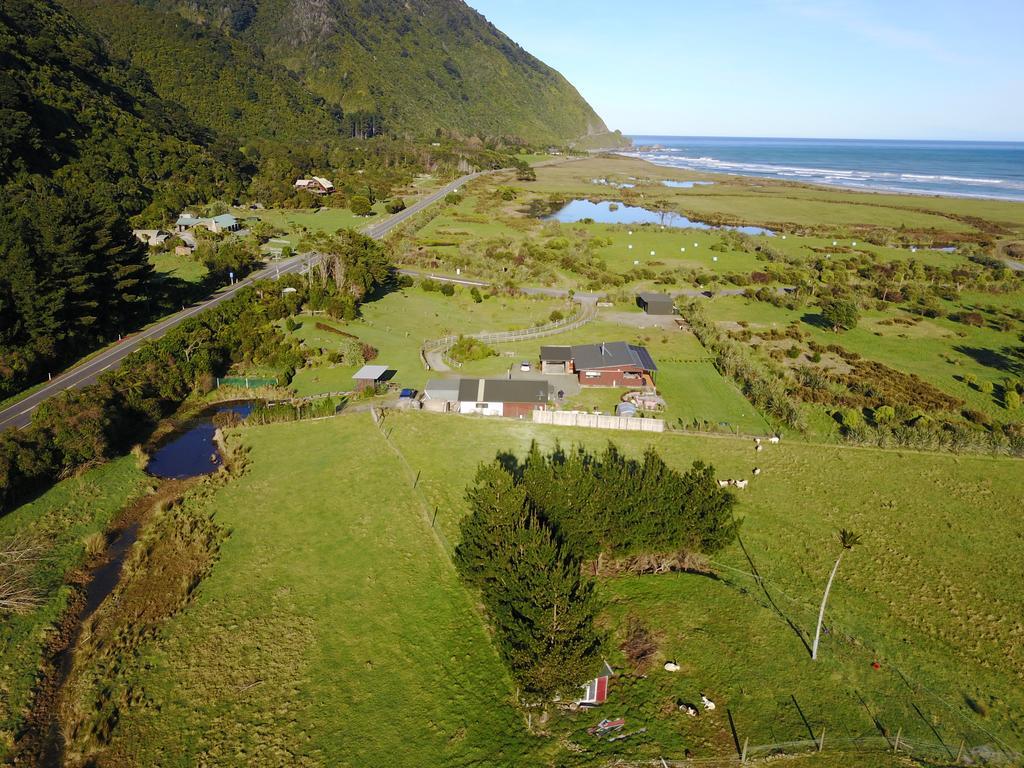 Koru Beachfront Holiday Cabins & Hot Tub Barrytown Εξωτερικό φωτογραφία