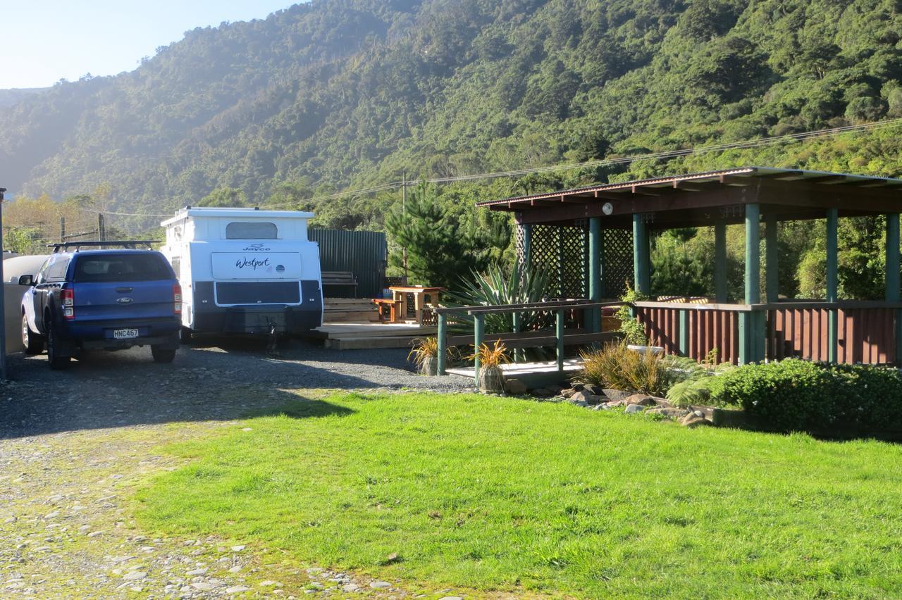 Koru Beachfront Holiday Cabins & Hot Tub Barrytown Εξωτερικό φωτογραφία