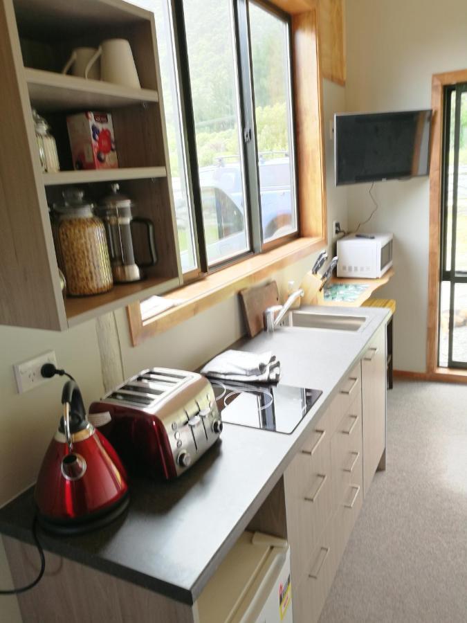 Koru Beachfront Holiday Cabins & Hot Tub Barrytown Εξωτερικό φωτογραφία